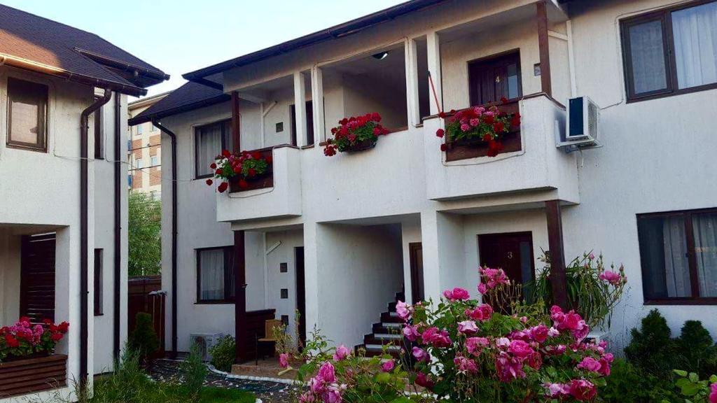 Pensiunea Casa Blanca ซูลีนา ภายนอก รูปภาพ